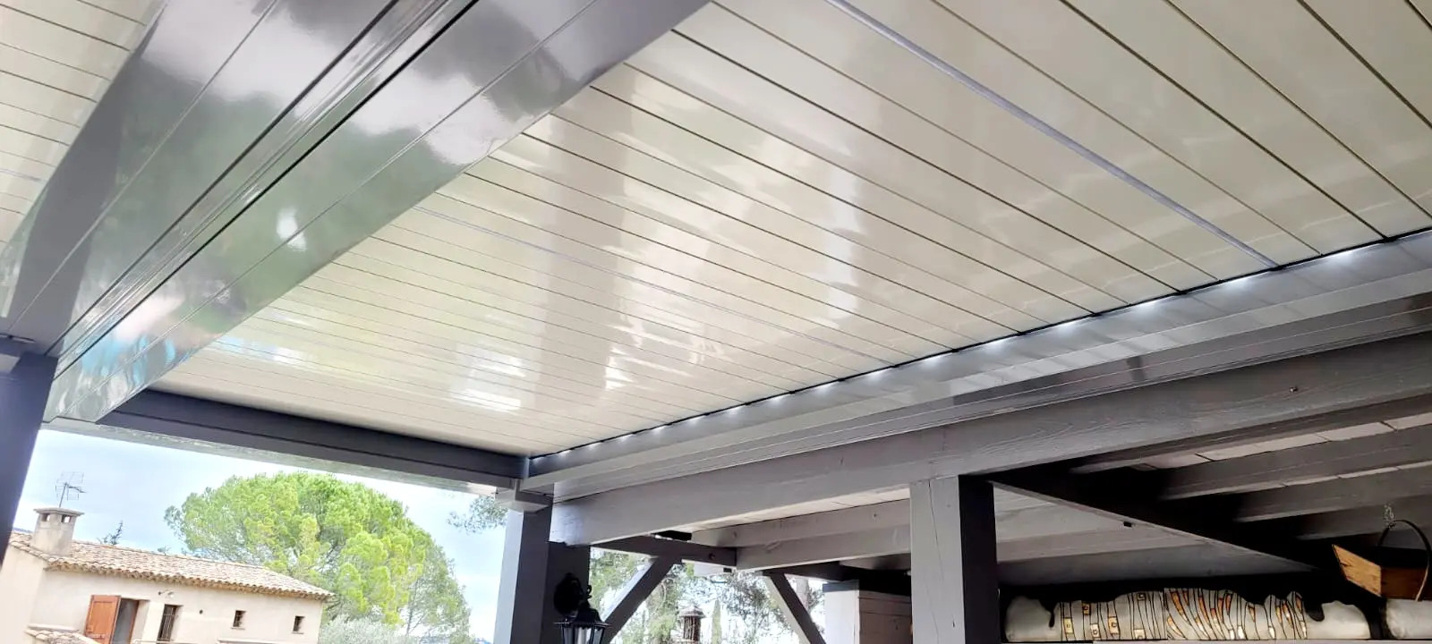 Pergola bioclimatique sur mesure aluminium à Roquefort-les-Pins