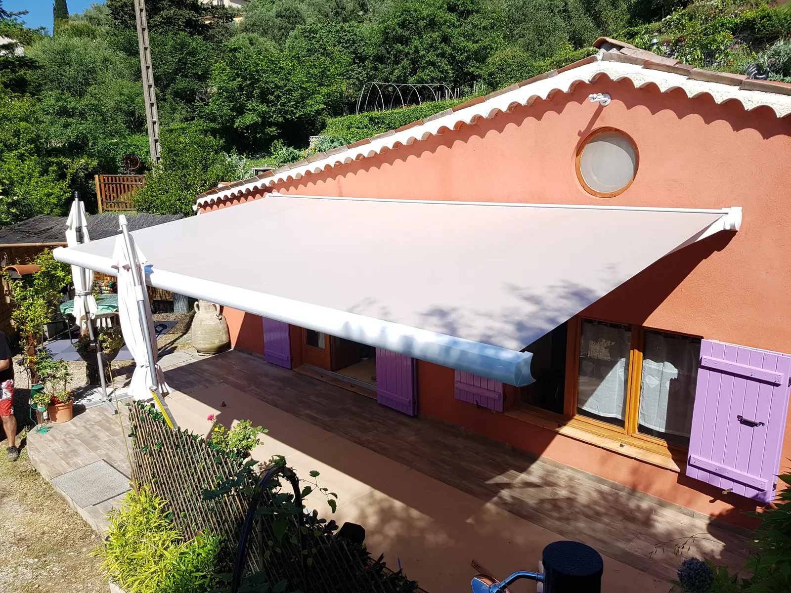 Store banne déployé sur maison à Mouans-Sartoux